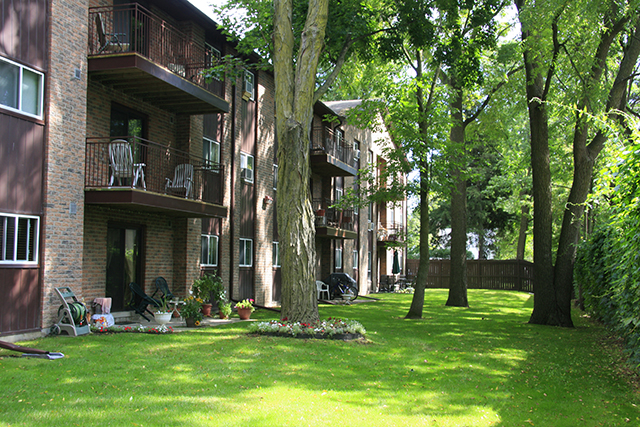 Mary Street Apartments | 534 Mary St E, Whitby, ON L1N 2R1, Canada | Phone: (905) 666-2450