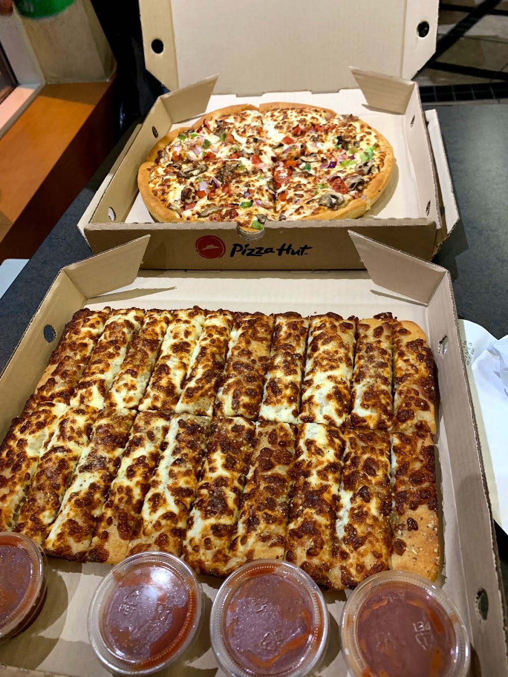 Pizza Hut | 3351 Lawrence Ave E, Scarborough, ON M1H 1A8, Canada | Phone: (416) 439-5550