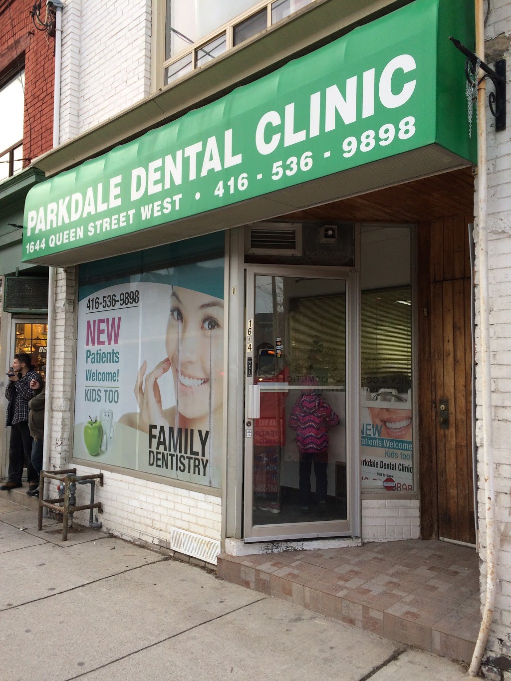 Parkdale Dental Office | 1644 Queen St W, Toronto, ON M6R 1B2, Canada | Phone: (416) 536-9898