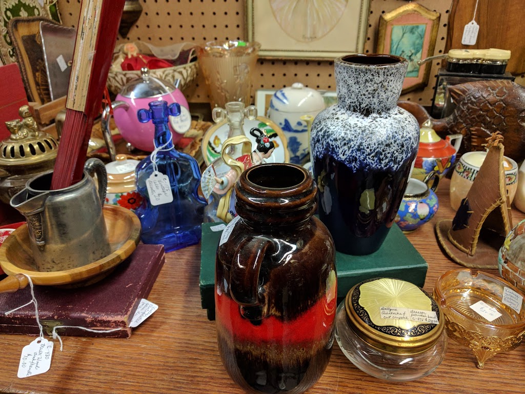 Antiques Mall On 11 North | 3823 Campbell Rd, Severn, ON L3V 6H3, Canada | Phone: (705) 327-5000