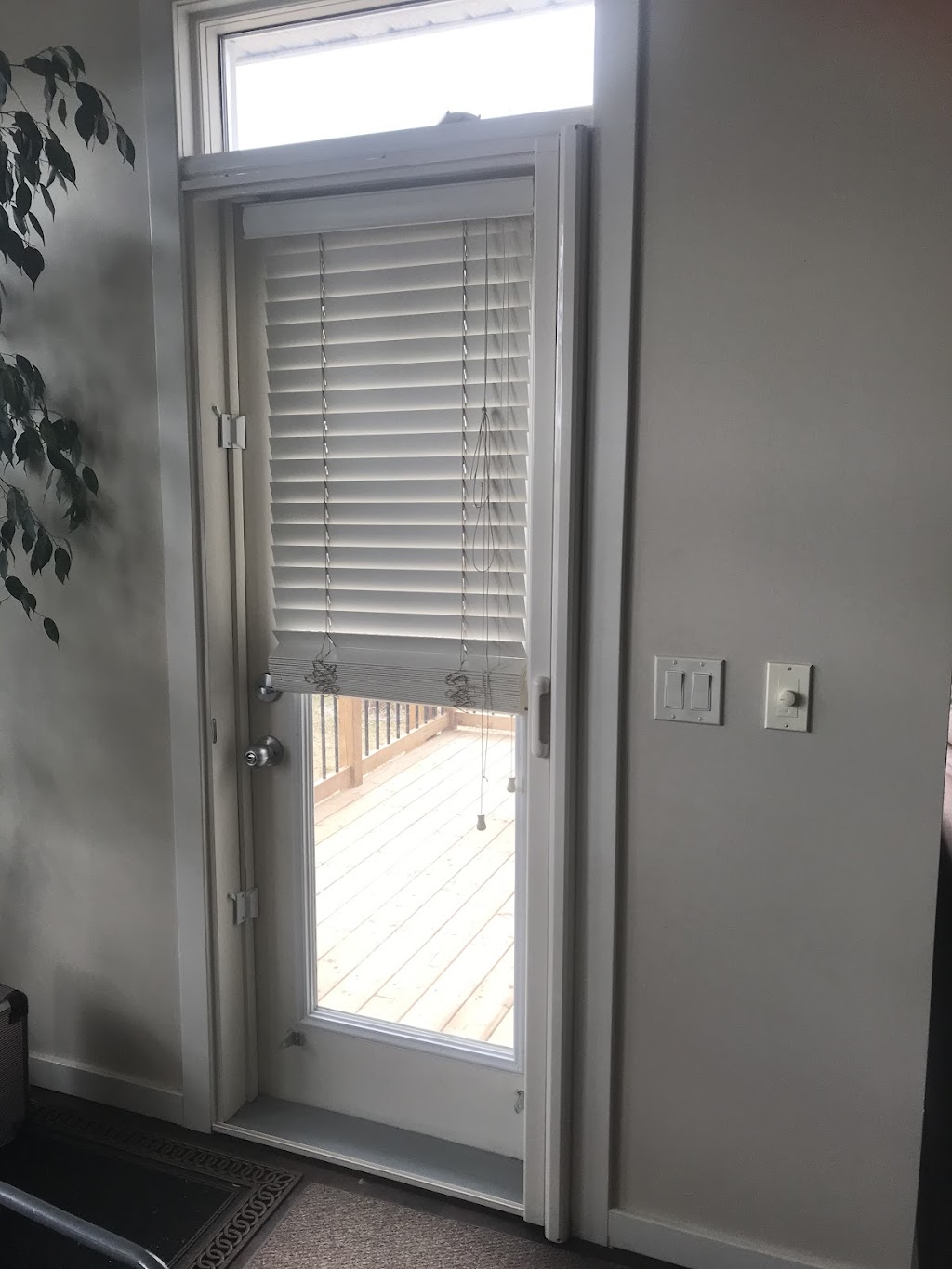 Screen Queen Retractable Screen Doors | Marquis Ln SE, Calgary, AB T3M 2G6, Canada | Phone: (403) 651-2858