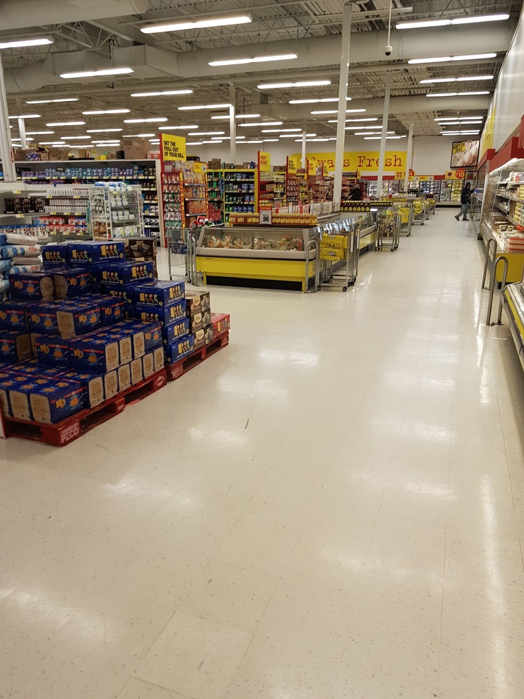 Tinas No Frills | 900 Pine Rd #101, Strathmore, AB T1P 1C1, Canada | Phone: (866) 987-6453