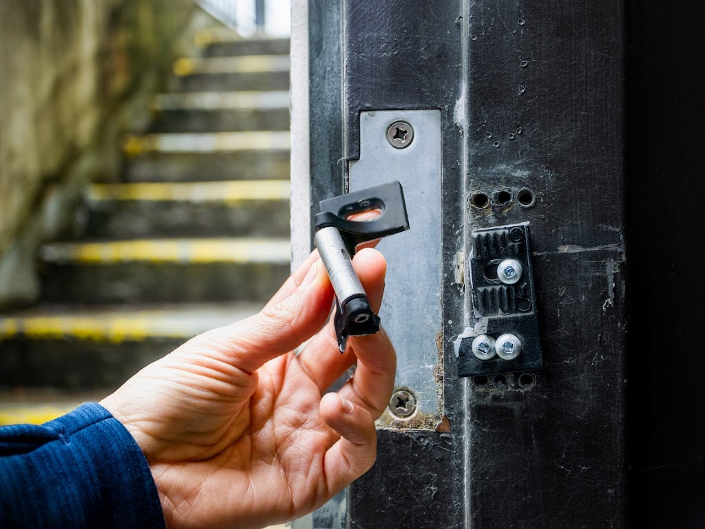 Any Time Locksmith Service - Etobicoke Locksmith Service | 77 Browns Line Unit 50, Etobicoke, ON M8W 3S2, Canada | Phone: (647) 370-4799