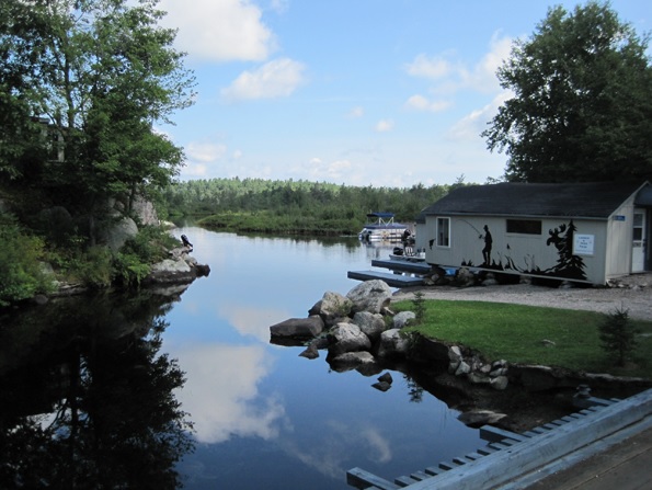 Hungry Lake Lodge | 2283 Hungry Bay Rd, Central Frontenac, ON K0H 1B0, Canada | Phone: (613) 335-5716