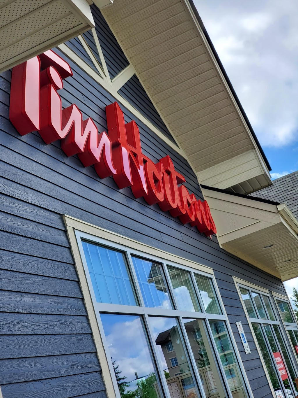 Tim Hortons | 1 Capstone Ln, Huntsville, ON P1H 0A2, Canada | Phone: (705) 788-1414