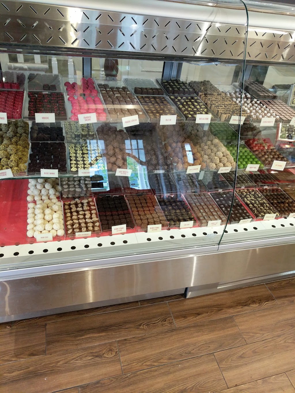 Chocolats Favoris | 32 Avenue Bégin, Lévis, QC G6Y 4B8, Canada | Phone: (418) 833-2287