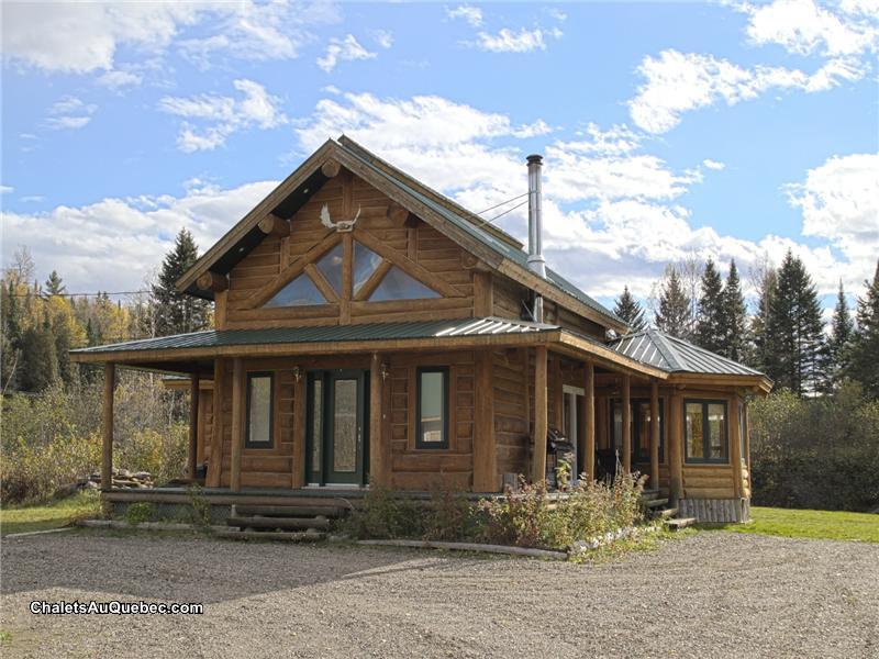 Location Desrosiers • Chalet en Bois Rond | 161 Chemin Saint-Joseph, Trois-Rives, QC G0X 2C0, Canada | Phone: (819) 646-5159