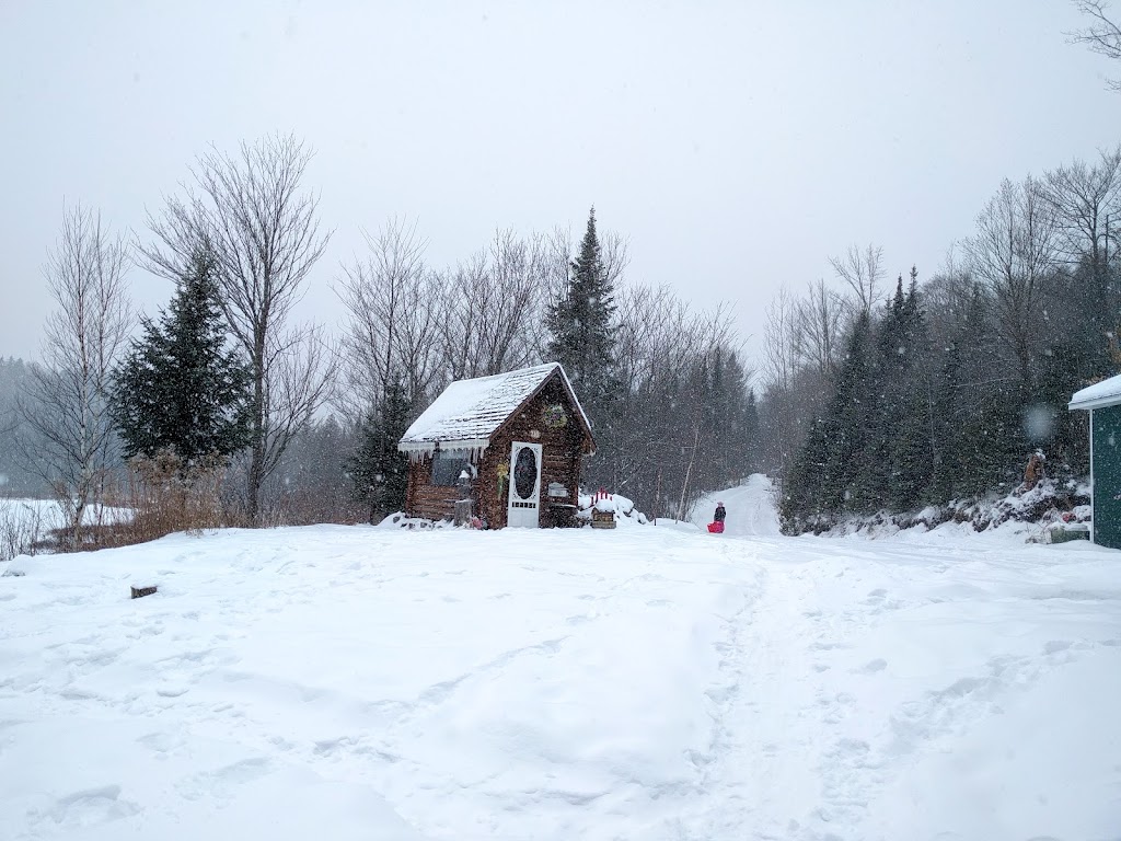 Chalet à Louer Location Laurentides | 210 Rue Paris, Saint-Calixte, QC J0K 1Z0, Canada | Phone: (514) 257-8751