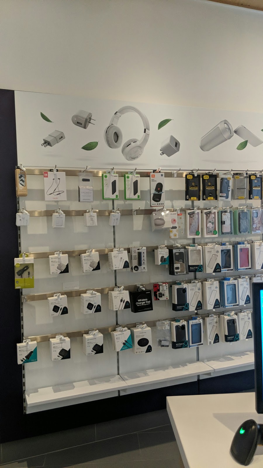 TELUS / Koodo | 3027 Rue Notre Dame O, Montréal, QC H4C 1N9, Canada | Phone: (514) 838-3027