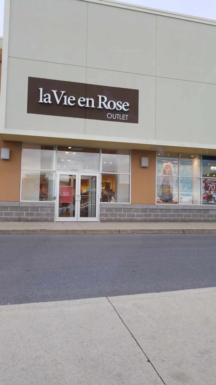 La Vie en Rose Kings Crossing Fashion Outlet Centre | 95 Dalton Ave, Kingston, ON K7K 0C4, Canada | Phone: (613) 531-4494