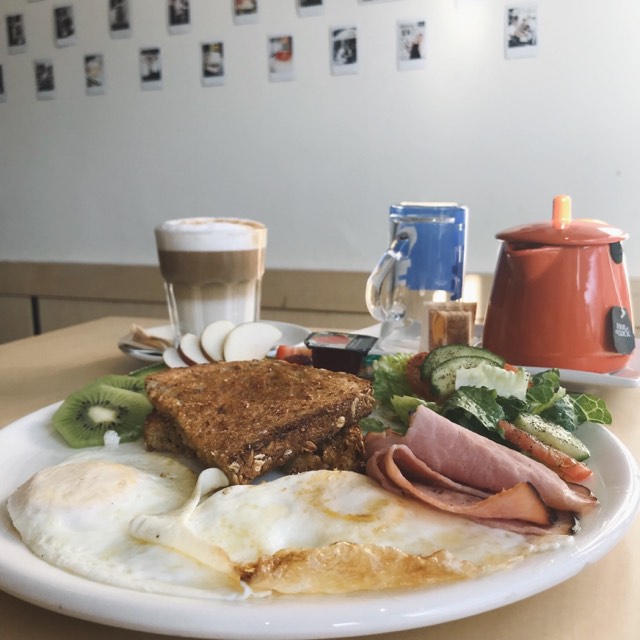 Le Café Crème | 1505 Rue Fleury E, Montréal, QC H2C 1S5, Canada | Phone: (514) 382-3535