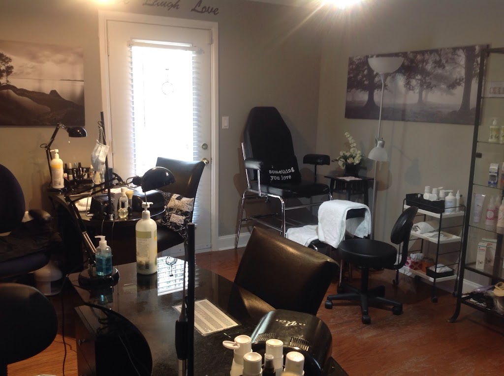 Sues Nailz & Aesthetics | 1511 Cedar Ln, Bracebridge, ON P1L 1W9, Canada | Phone: (705) 646-7077