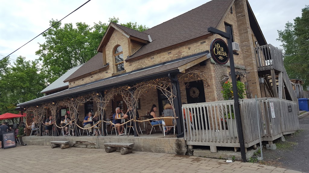 Chelsea Pub | 238 Chemin Old Chelsea, Chelsea, QC J9B 1J3, Canada | Phone: (819) 827-5300