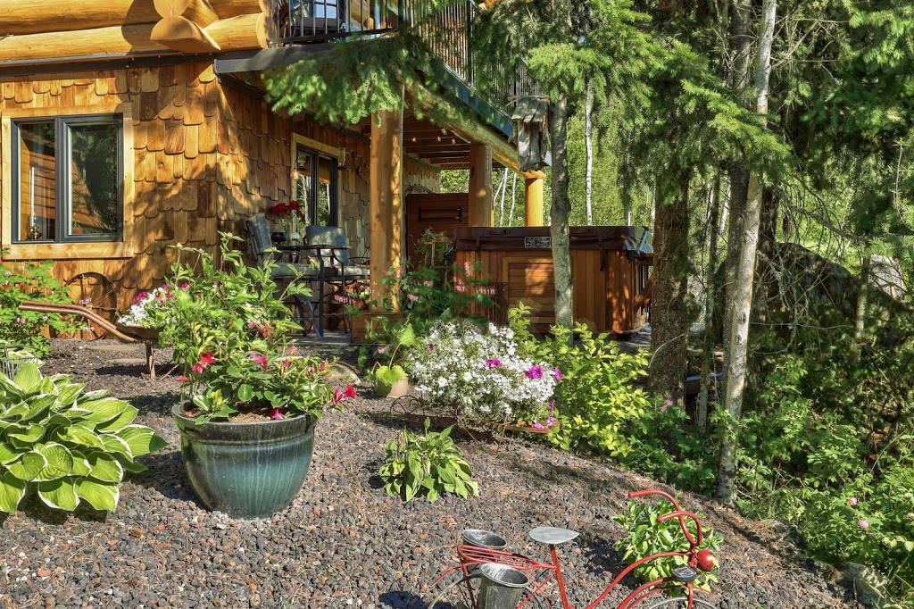 A Suite Retreat Bed and Breakfast | 7336 Cahilty Crescent, Heffley Creek, BC V0E 1Z1, Canada | Phone: (250) 578-7733