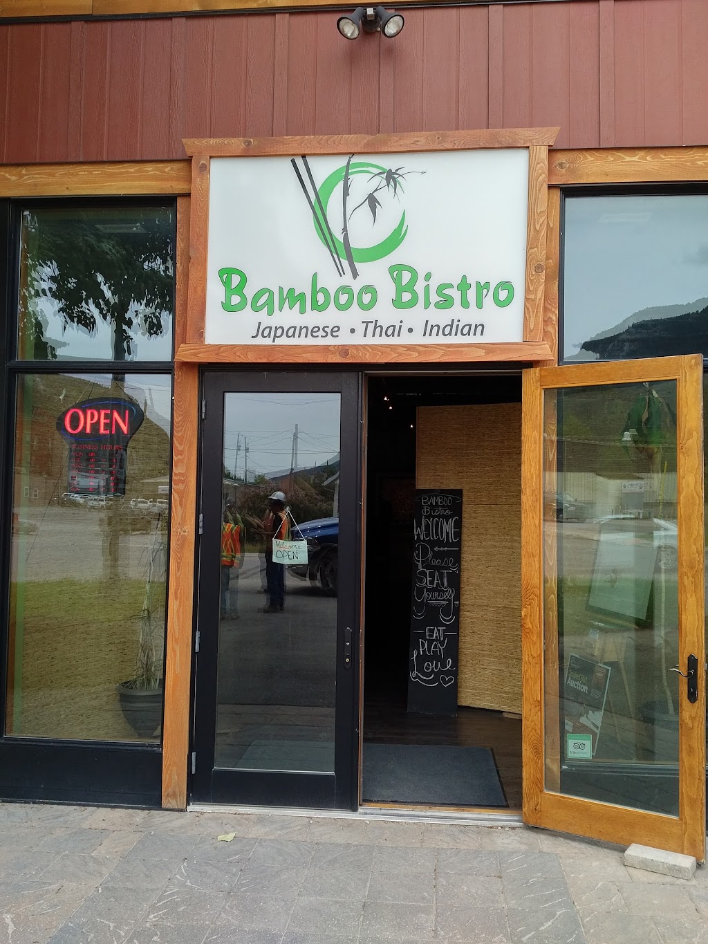 Bamboo Bistro | 12817 21 Ave, Blairmore, AB T0K 0E0, Canada | Phone: (403) 753-2223