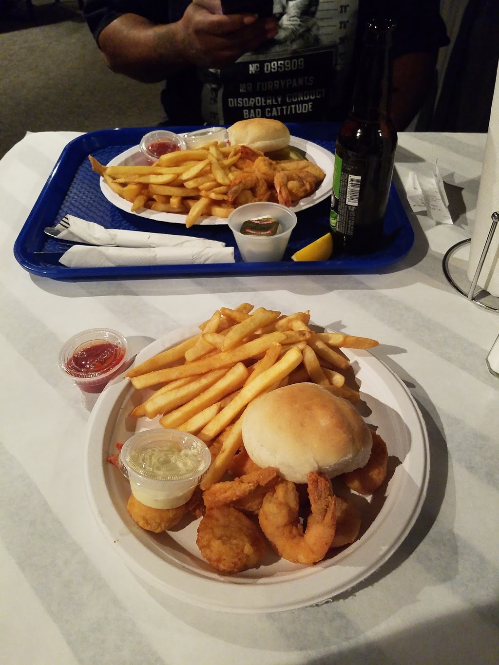 Hayes Seafood House | 8900 Main St, Clarence, NY 14031, USA | Phone: (716) 632-1772