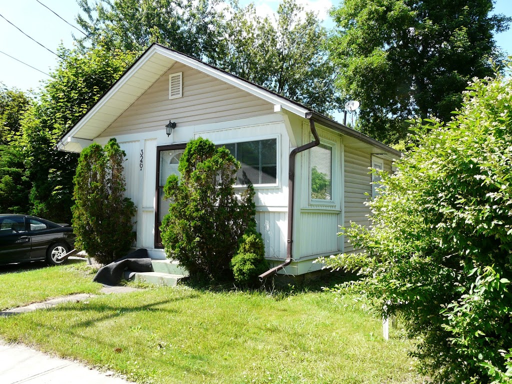 Crystal Beach - Great Cottages for Rent | 2 Queens Cir #1160, Crystal Beach, ON L0S 1B0, Canada | Phone: (416) 706-4230