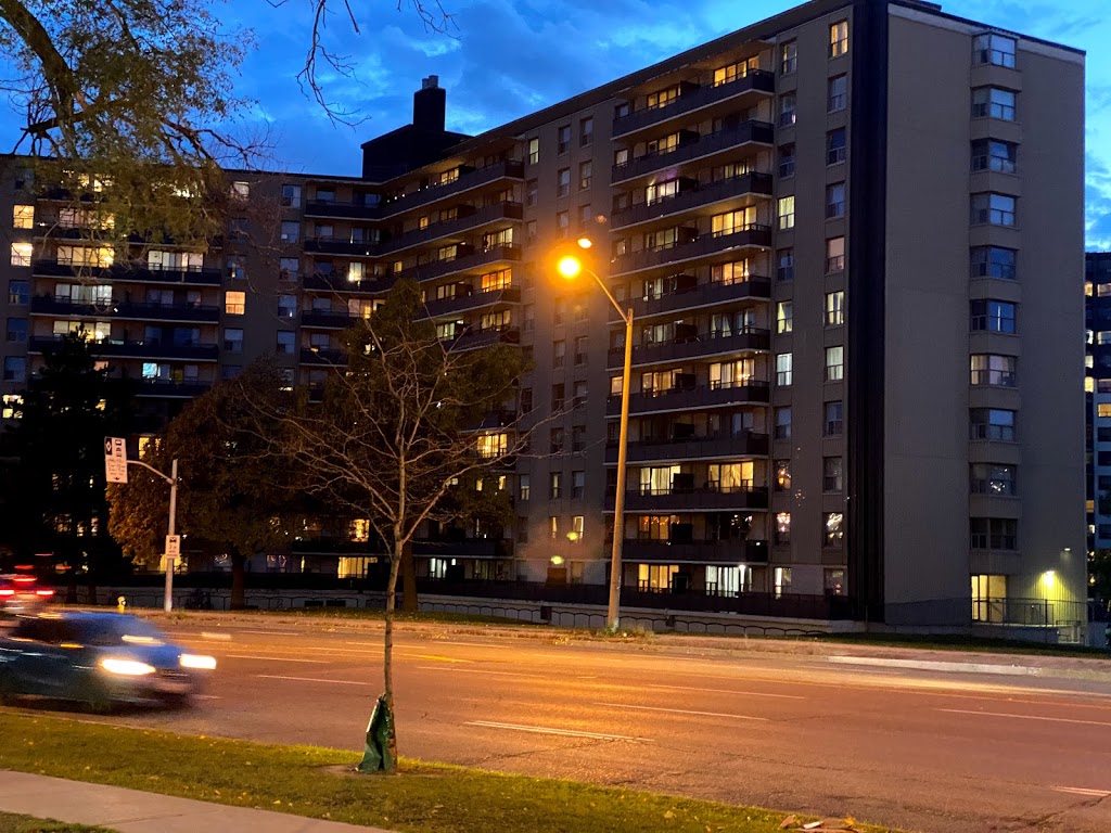 Royal Hill Apartments | 34 Leith Hill Rd, North York, ON M2J 1Z4, Canada | Phone: (416) 494-3432