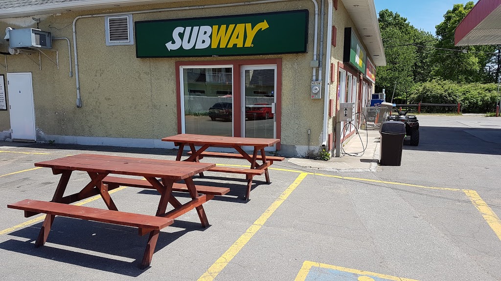 Restaurant SUBWAY | Esso Gas/Convenience Store, 4675 Boulevard de Shawinigan-Sud, Shawinigan-Sud, QC G9N 6T5, Canada | Phone: (819) 731-9441