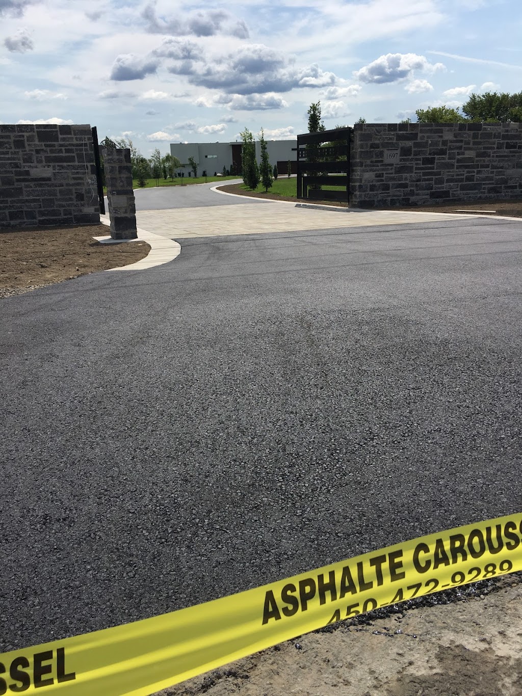 Asphalte Caroussel Inc | 8880 Rte Arthur Sauvé, Mirabel, QC J7N 2S8, Canada | Phone: (450) 472-9289