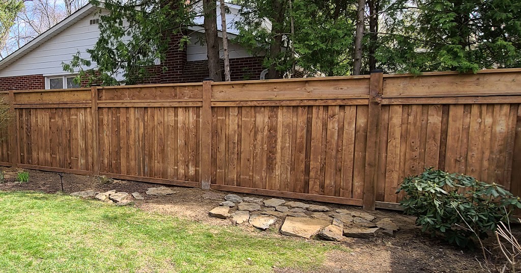 The fence builder | 1983 Hindhead Rd, Mississauga, ON L5J 1N8, Canada | Phone: (647) 991-7322