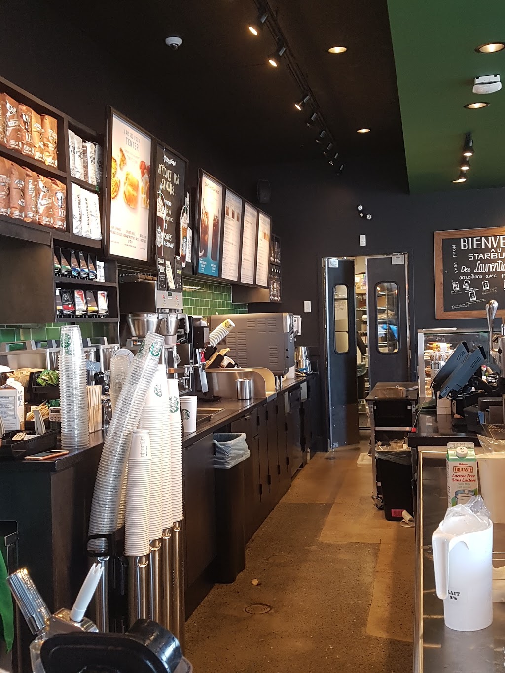 Starbucks | 2500 Boulevard des Laurentides, Laval, QC H7K 3G5, Canada | Phone: (438) 923-2192