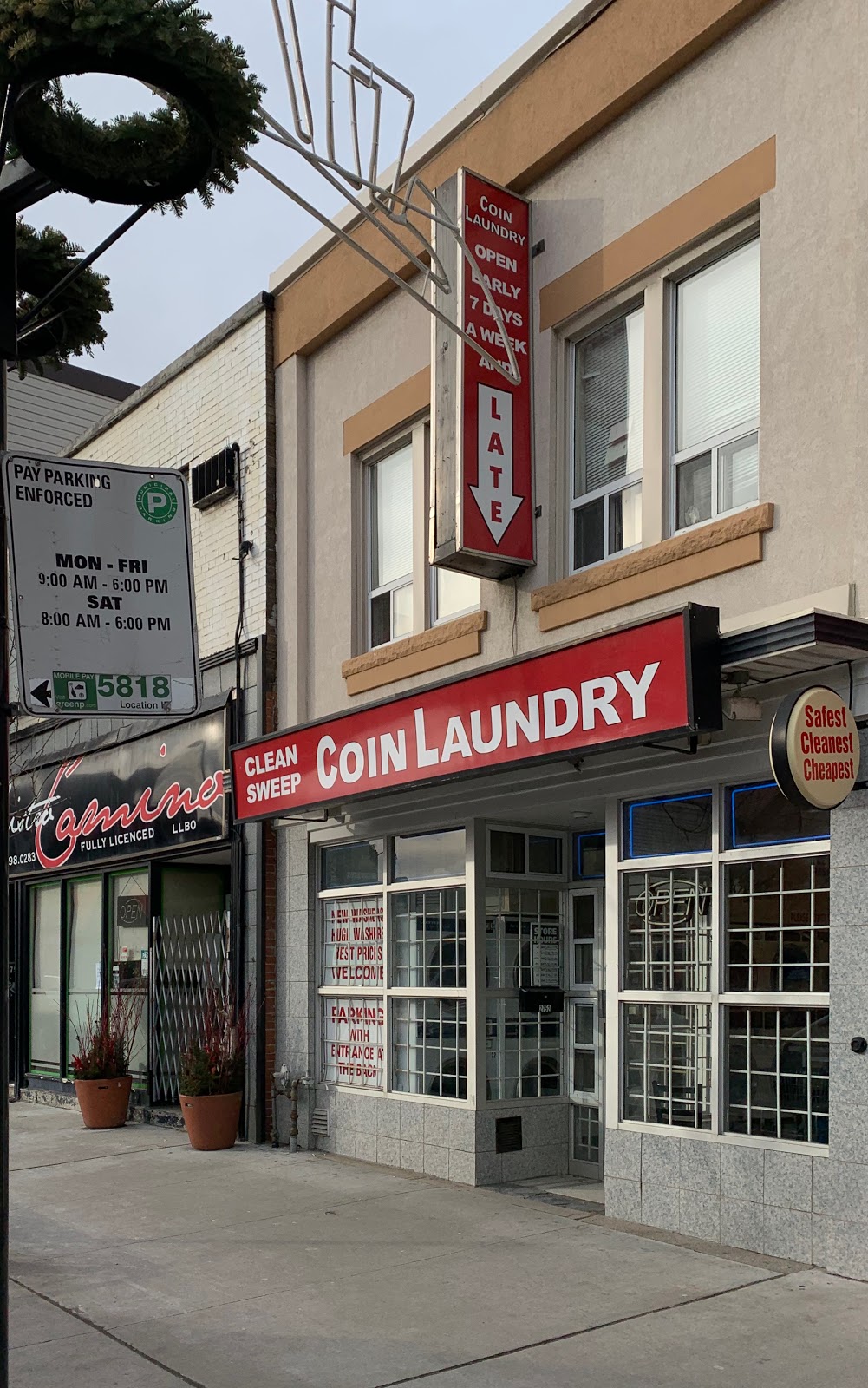 Clean Sweep Coin Laundry | 2752 Danforth Ave, Toronto, ON M4C 1L7, Canada | Phone: (416) 786-9582