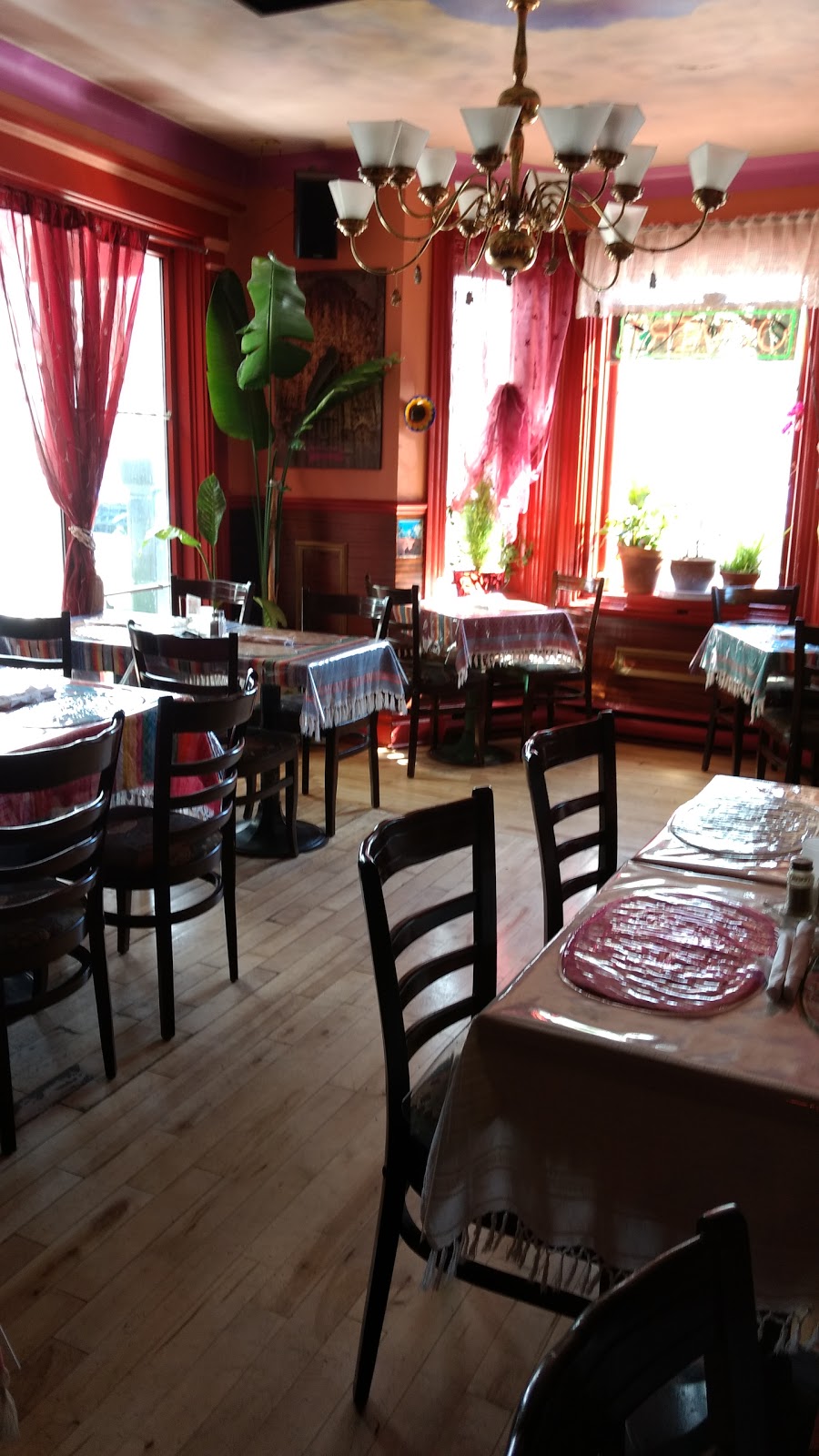 El Meson | 1678 Boulevard Saint-Joseph, Lachine, QC H8S 2N1, Canada | Phone: (514) 634-0442