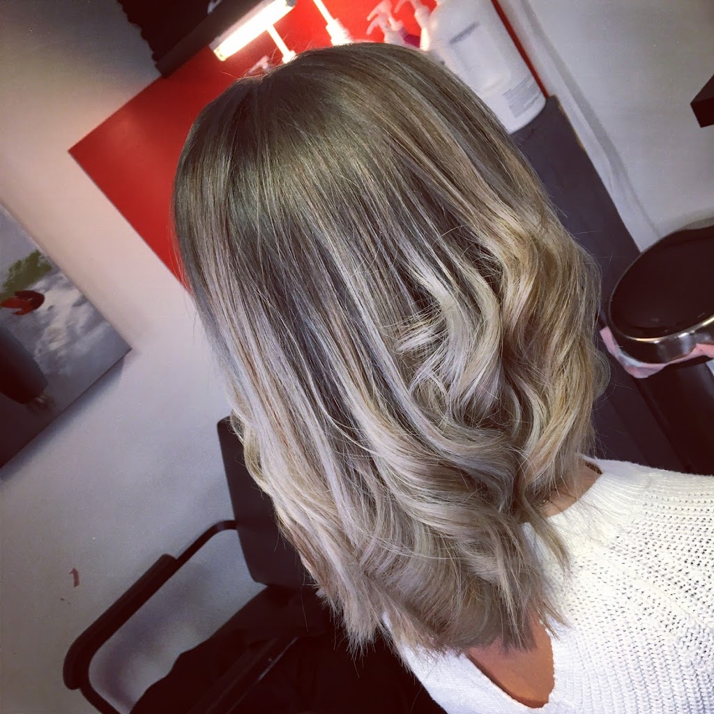 Salon de Coiffure La Belle et La Tête | 145, rue, Grande Côte O, Lanoraie, QC J0K 1E0, Canada | Phone: (579) 644-8555