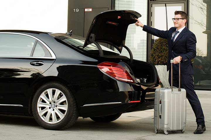 Airport Limousine Toronto Pearson Airport | #22, Windward Crescent, Maple, ON L6A 3G5, Canada | Phone: (866) 982-2040