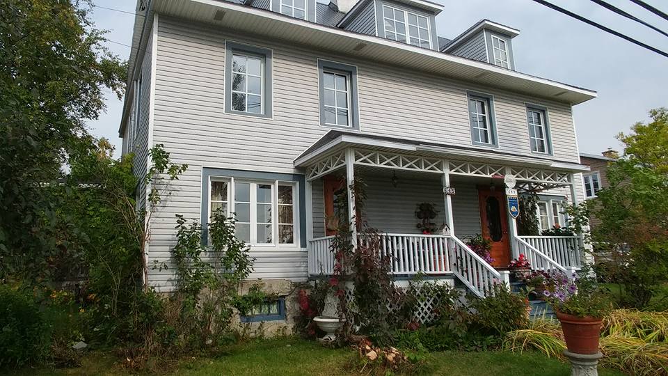 La Maison sous les Lilas | 649 Rue St Raphaël, La Malbaie, QC G5A 2P1, Canada | Phone: (418) 665-8076