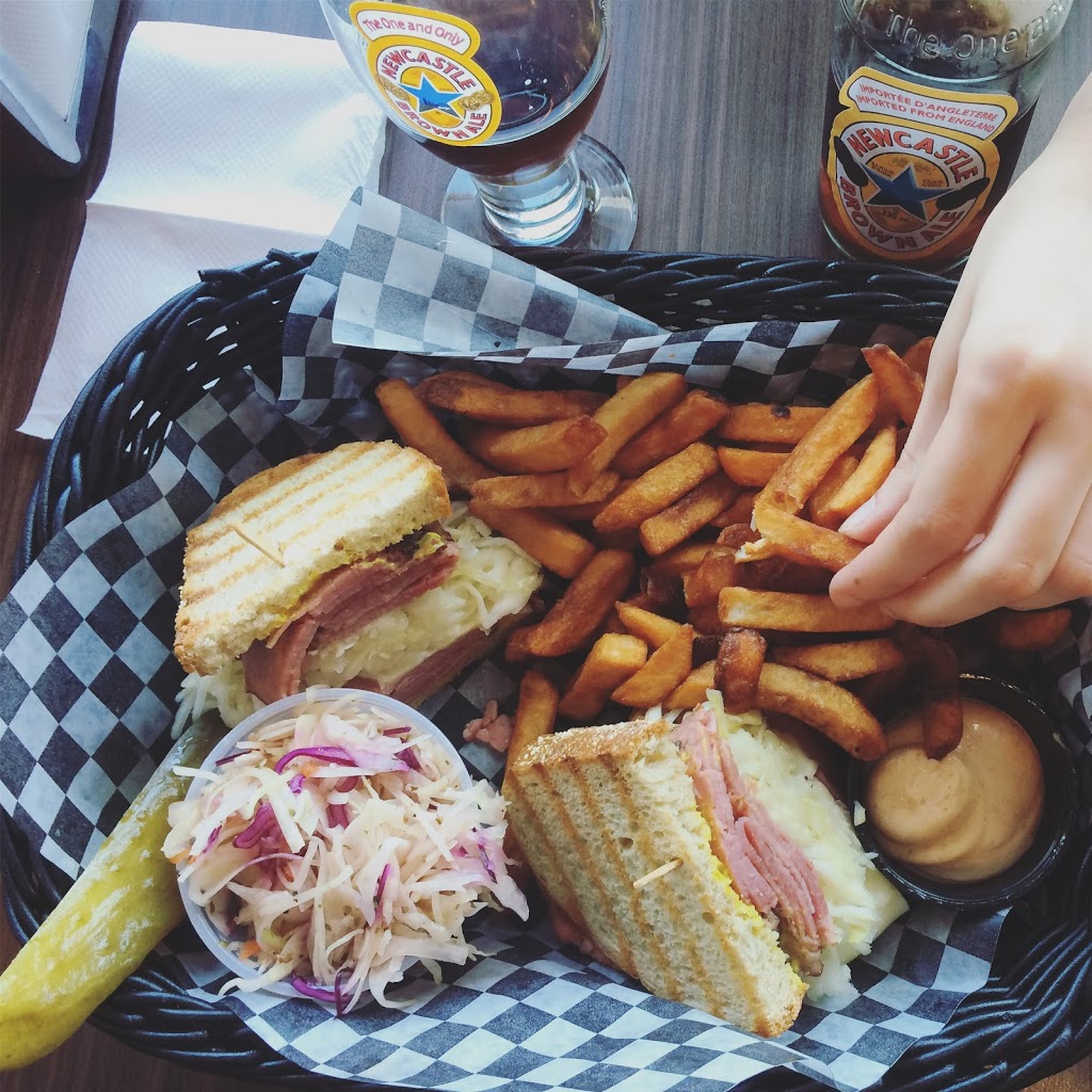 Edward Smoked Meat | 680 Rue de Montbrun, Boucherville, QC J4B 8H2, Canada | Phone: (450) 906-3744