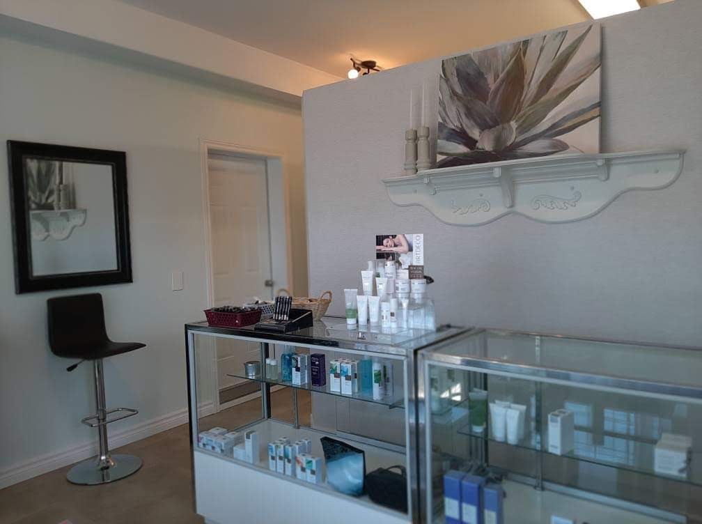 Clinique Esthétique Aux Petits Soins | 317 Rue Saint-Jean-Baptiste, Sainte-Madeleine, QC J0H 1S0, Canada | Phone: (450) 355-0282