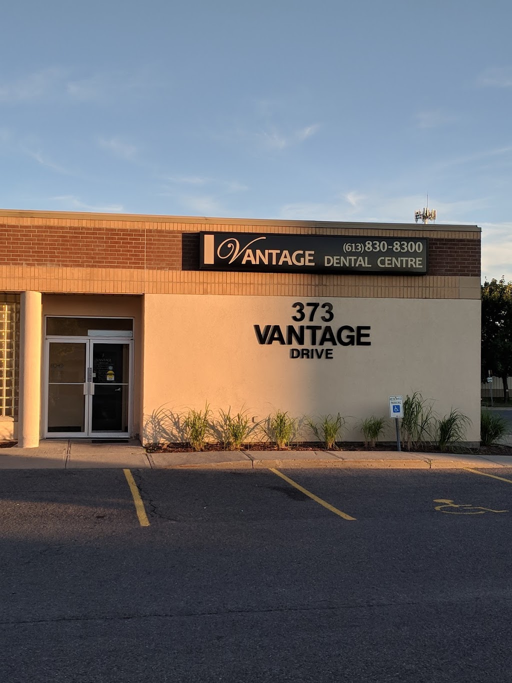 Vantage Dental Centre | 373 Vantage Dr #2, Orléans, ON K4A 3W2, Canada | Phone: (613) 830-8300