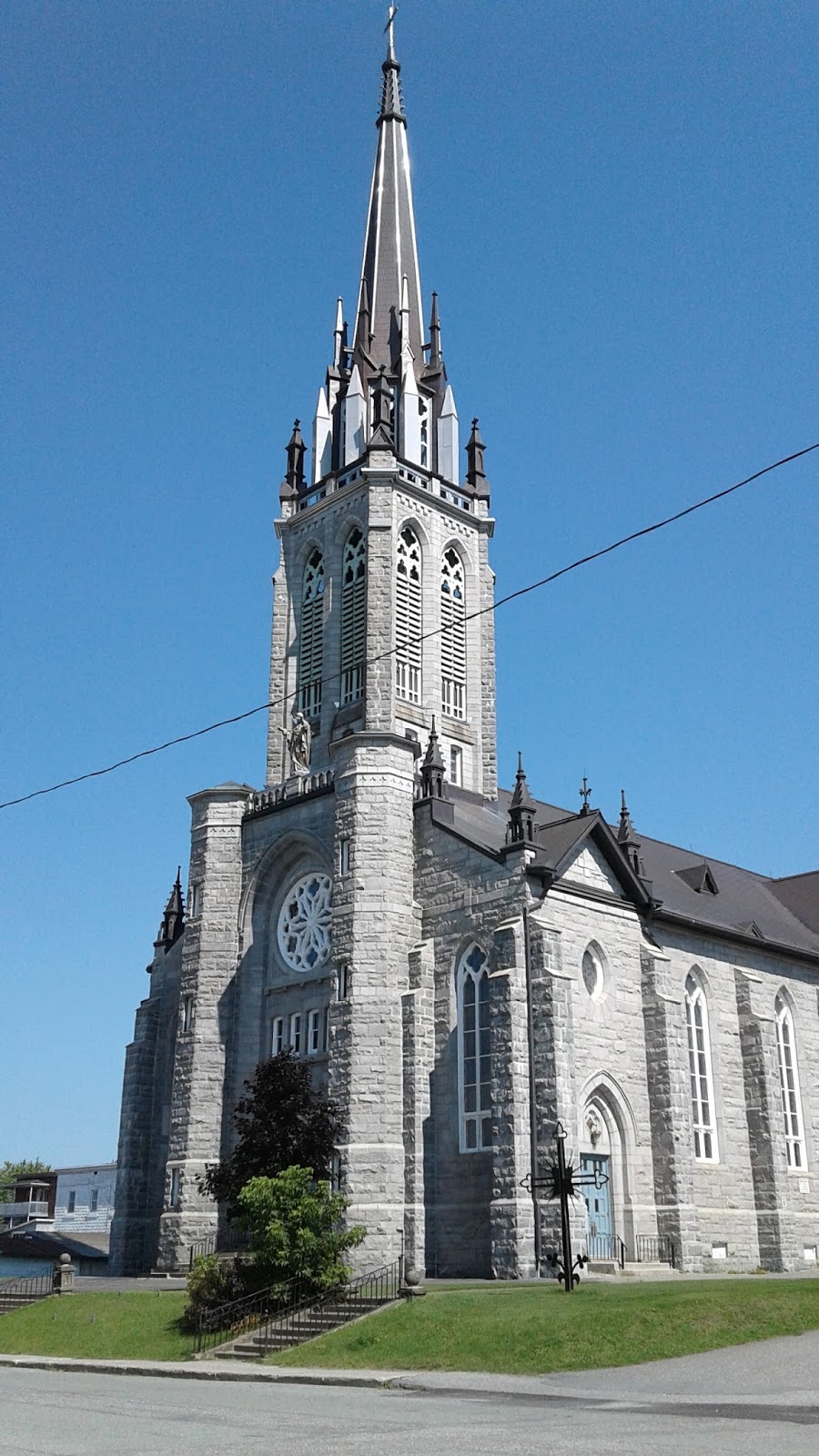 Église St-Louis-de-France | 166 Avenue Saint Jean E, East Angus, QC J0B 1R0, Canada | Phone: (819) 832-3033