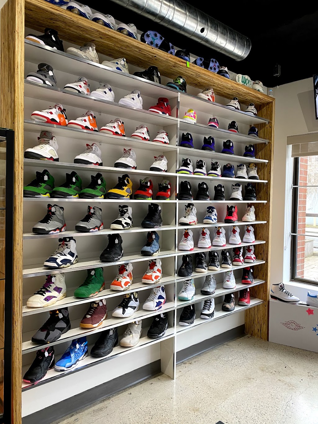 Colourways Sneaker World Limited | 165 Ontario St Unit 8, Kingston, ON K7L 2Y6, Canada | Phone: (613) 544-0864