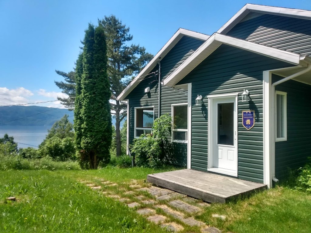 Villa de la Montagne sur le Fjord | 711 Rue de la Montagne, Sainte-Rose-du-Nord, QC G0V 1T0, Canada | Phone: (438) 813-3664