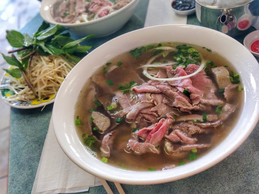 Pho Xuan Noodle House | 920 36 St NE #128, Calgary, AB T2A 6L8, Canada | Phone: (403) 204-1299