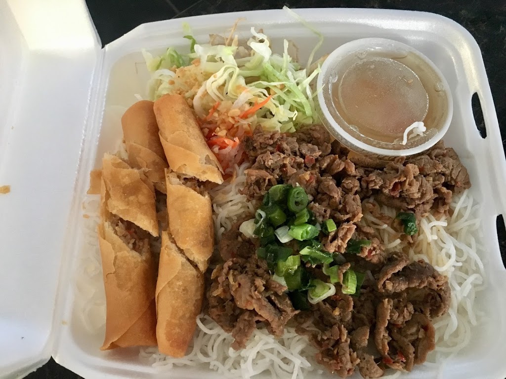 Pho V | 5269 Memorial Dr #13, Calgary, AB T2A 4V1, Canada | Phone: (403) 460-2005