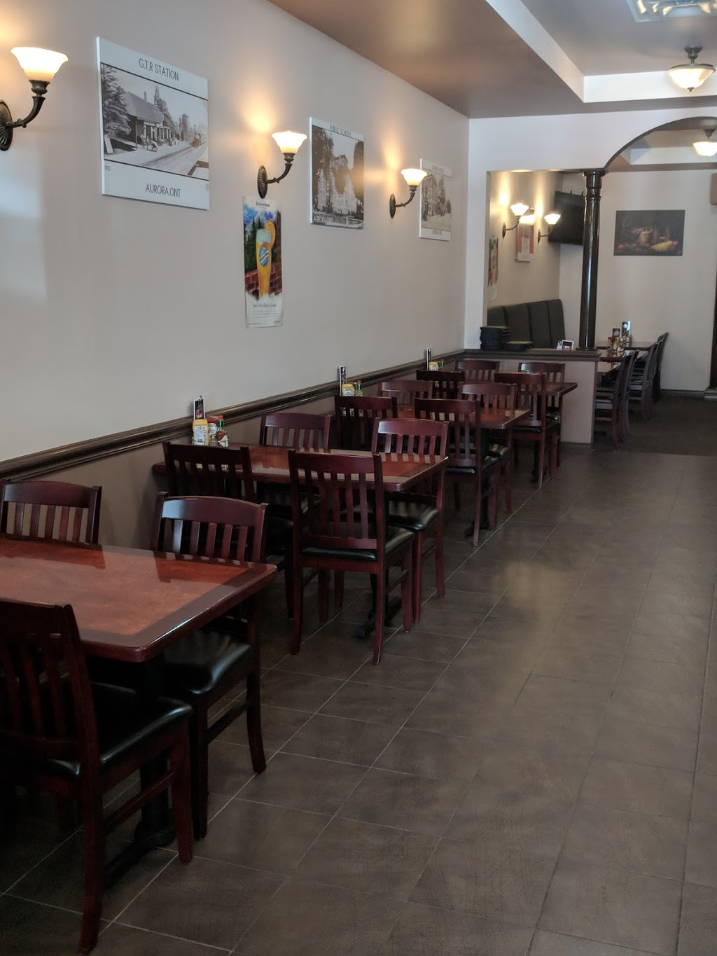 Walts Bistro Bar & Grill | 15171 Yonge St, Aurora, ON L4G 1G6 Yonge St, Aurora, ON L4G 1G6, Canada | Phone: (905) 726-3337