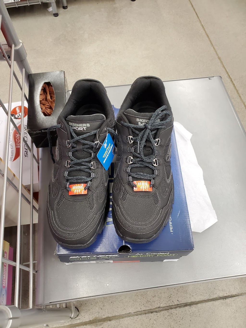 SKECHERS Warehouse Outlet | 575 Industrial Ave #6, Ottawa, ON K1G 3X8, Canada | Phone: (613) 247-7533