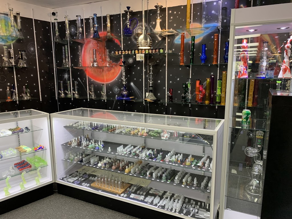 Unicorn Glass Emporium | 671 Colborne St, Brantford, ON N3S 3M8, Canada | Phone: (519) 758-8383