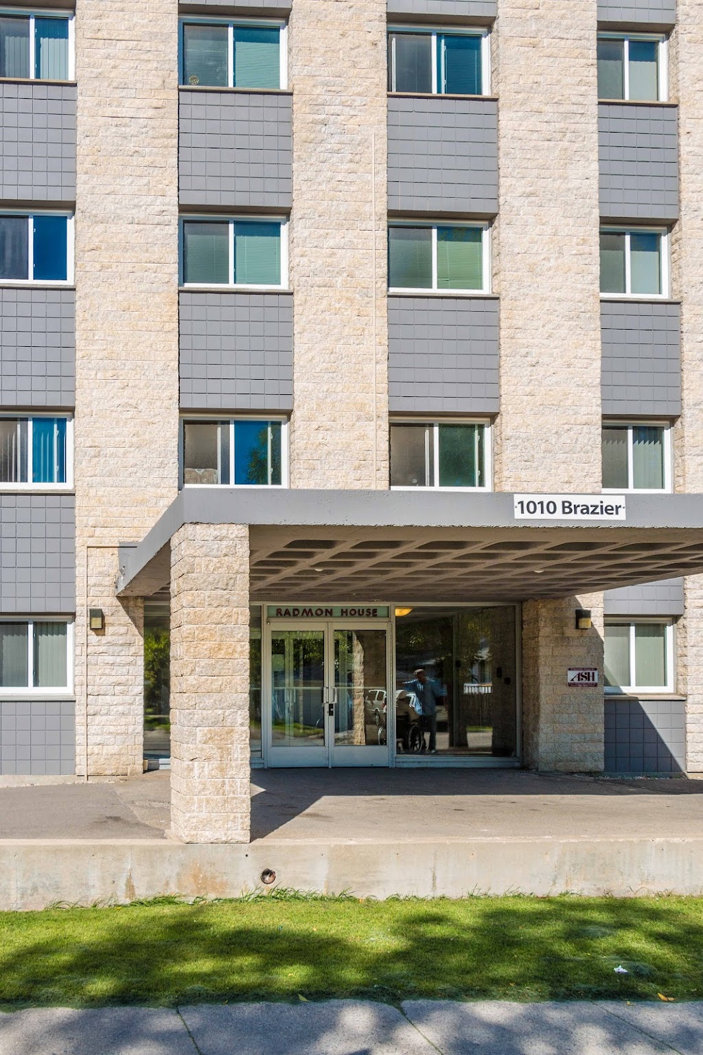 Radmon House Apartments | 1010 Brazier St, Winnipeg, MB R2K 2P4, Canada | Phone: (204) 296-0349