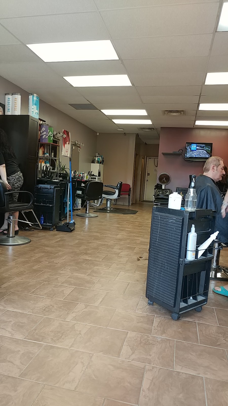 Short Cuts Hairstyling | 1721 Henderson Highway, Winnipeg, MB R2G 1P3, Canada | Phone: (204) 668-8088