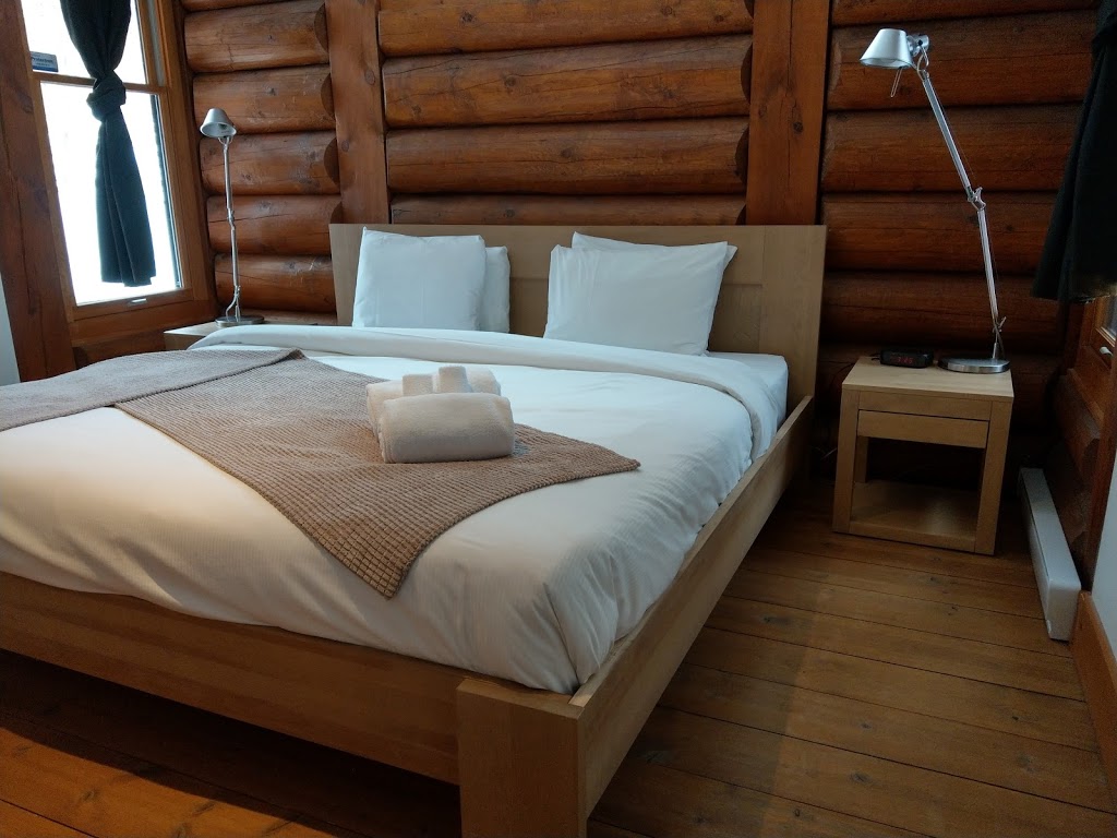 Chalet Refuge F119 | 57 Chemin de la Pointe-aux-Pères, Lac-Supérieur, QC J0T 1J0, Canada | Phone: (855) 717-1566