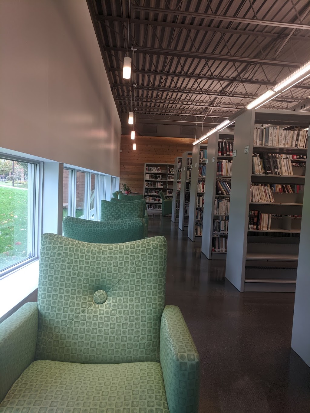 Bromont Bibliotheque-Library | 37 Chemin de Gaspé, Bromont, QC J2L 2N7, Canada | Phone: (450) 534-2451