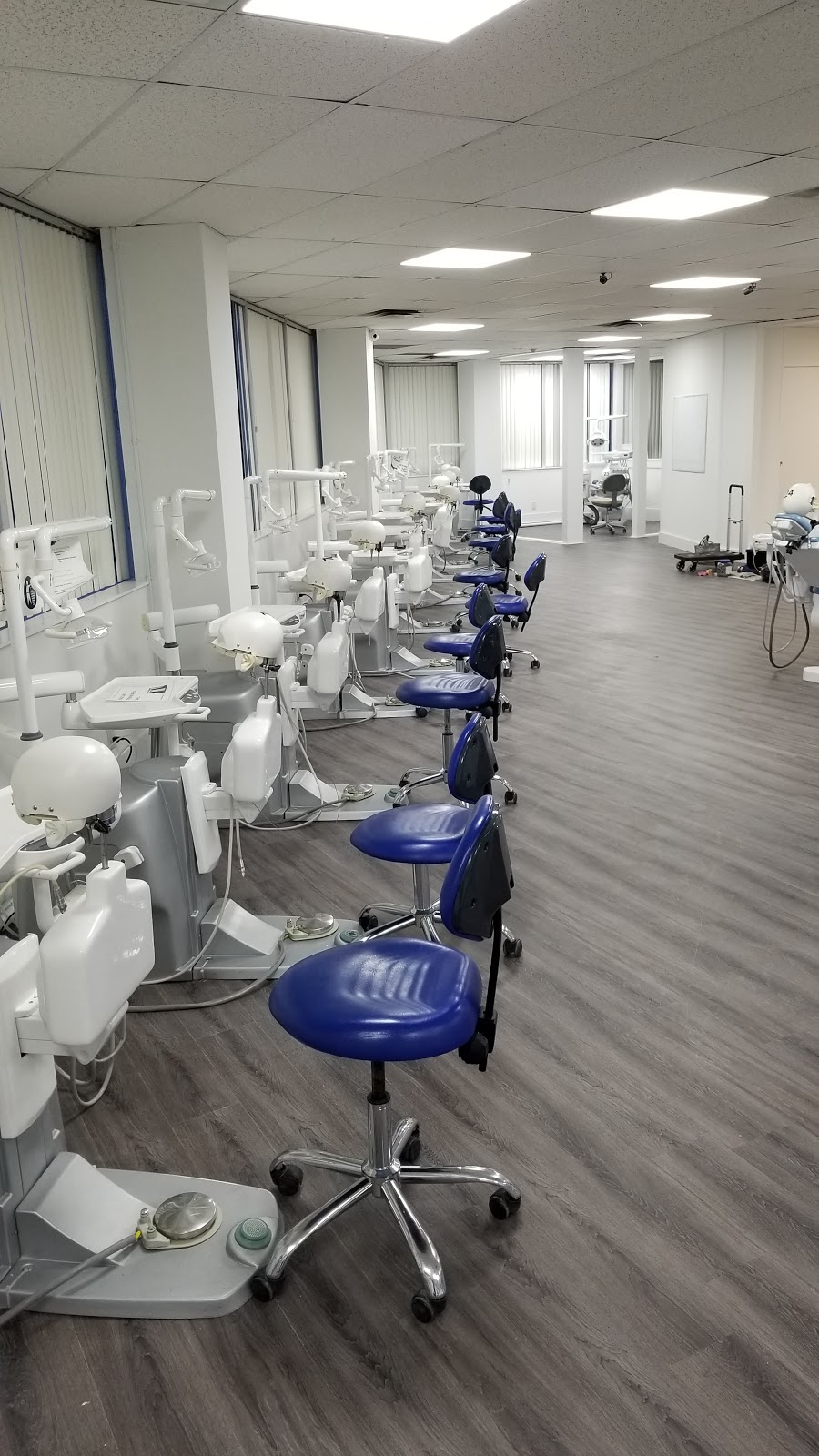 Dental Simulation Training Centre | 3050 Confederation Pkwy #301-D, 3rd floor, Mississauga, ON L5B 3Z6, Canada | Phone: (416) 294-7583