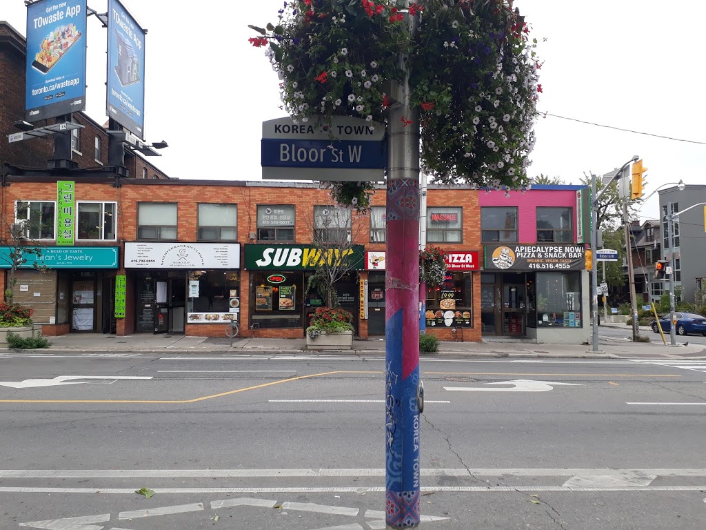 Subway | 731 Bloor St W, Toronto, ON M6G 1L5, Canada | Phone: (416) 538-6661