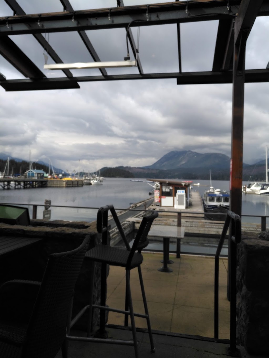 Buccaneers | 5764 Wharf Ave, Sechelt, BC V0N 3A6, Canada | Phone: (604) 885-9494