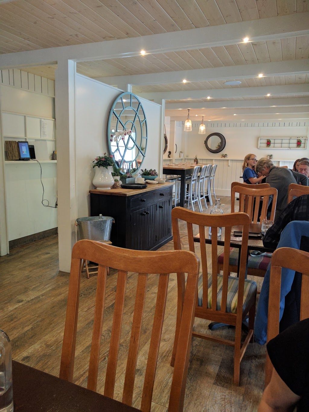 Upper Deck Cafe, Secret Cove Marina | 5411 Secret Cove Rd, Halfmoon Bay, BC V0N 1Y2, Canada | Phone: (604) 885-3533